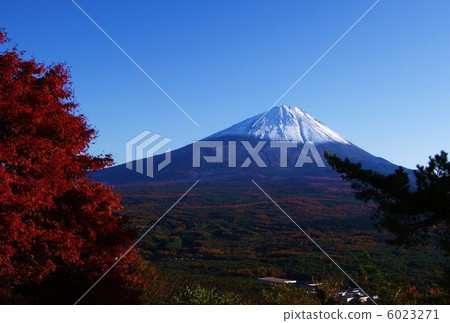 Background material · Crown on autumn leaves Fuji distant view · Horizontal position postcard ratio Background material · Crown on autumn leaves Fuji distant view · Horizontal position postcard ratio 6023271