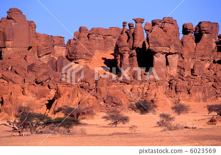 The rocks of the Ennis Mountains 6023569