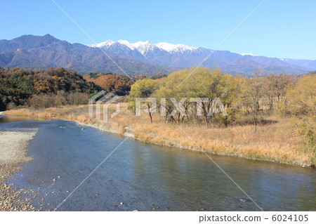 Central alpine of the crown of snow from the Tenryu Bridge Central alpine of the crown of snow from the Tenryu Bridge 6024105