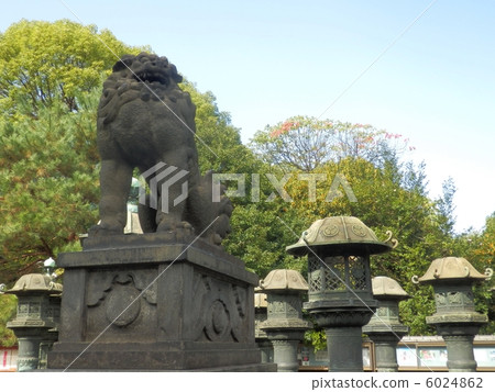 Ueno Toshiba Palace guardian dog and copper lantern 6024862