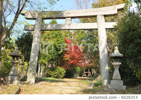 岡山縣瀨戶內市秋鳥原北島神社鳥居 岡山縣瀨戶內市秋鳥原北島神社鳥居 6026353