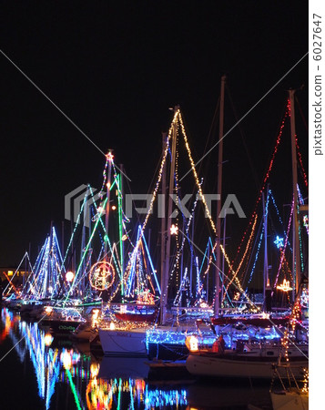 遊艇港口的照明 6027647