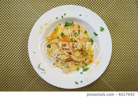 Shigeru，意大利面配番茄和Bottarga 6027692