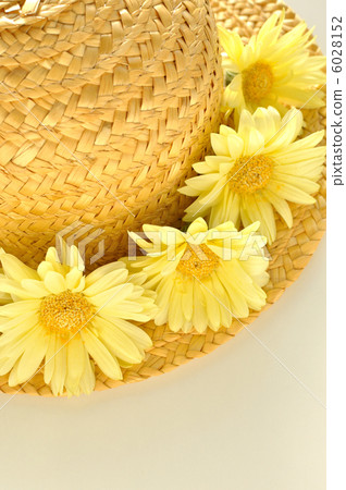 Floral decorative straw hat Floral decorative straw hat 6028152