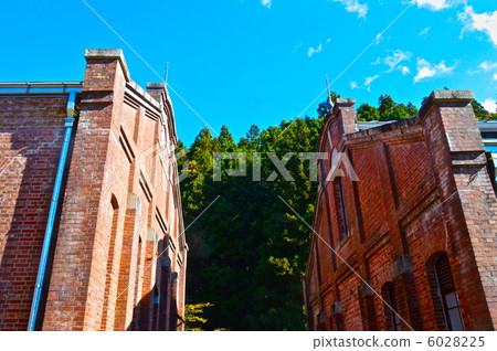 Former Maruyama substation (right: storage compartment / left: machine room) (Usui Pass Railway Facility / Munieda Town, Annaka-shi, Gunma Prefecture) 6028225