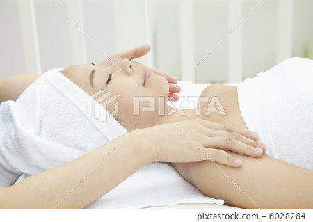 Facial massage Facial massage 6028284