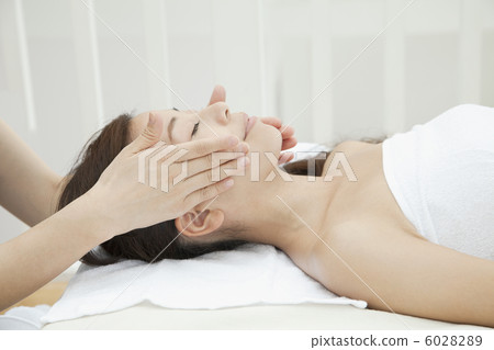 Facial massage Facial massage 6028289