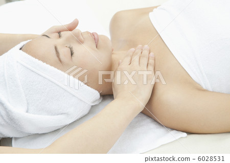 Facial massage Facial massage 6028531