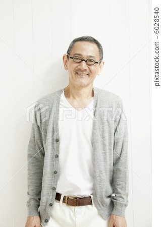 A smiling male 6028540