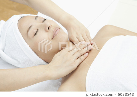 Facial massage Facial massage 6028548