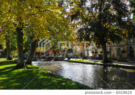 Bourton地平線在水的 6028628