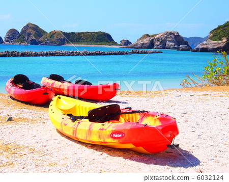 A pale blue sea and a colorful sea kayak 6032124