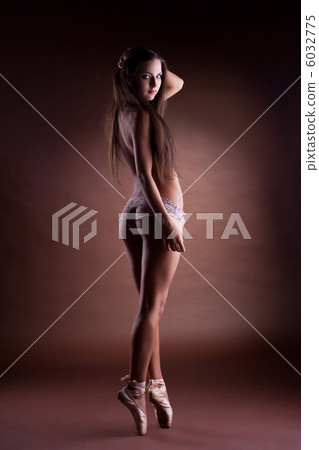 Sexy girl in dark stand topless on ballet pointes Sexy girl in dark stand topless on ballet pointes 6032775