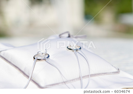 Wedding ring and ring pillow 6034674