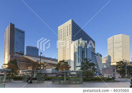 大阪車站前的建築物 6035060