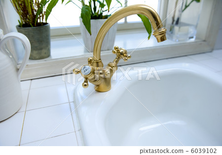 時尚的水上服務 時尚的水上服務 6039102