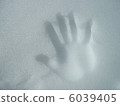 Cold hands 6039405