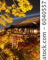 Honmyo of Kyoto Otowa / Kiyomizudera in the autumn (stage of Shimizu) light up 6040557