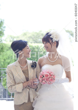 Bride and mother 6040847