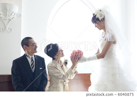 Bride and parents Bride and parents 6040875