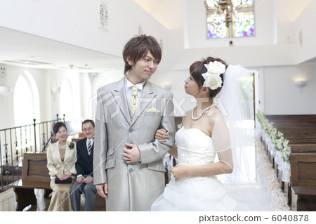 The bride and the bridegroom who stand on the altar 6040878