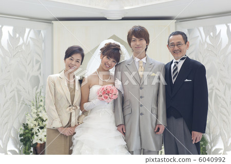 在婚禮的家庭照片 6040992