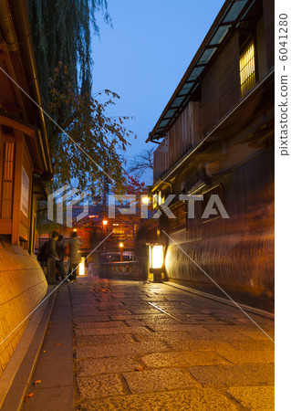 Gion Tatsuhashi Bridge 6041280
