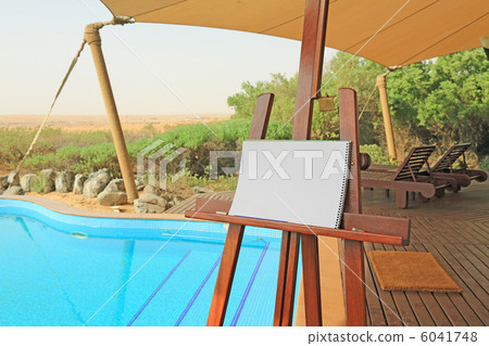 我們在沙漠中的一家酒店畫畫吧 6041748