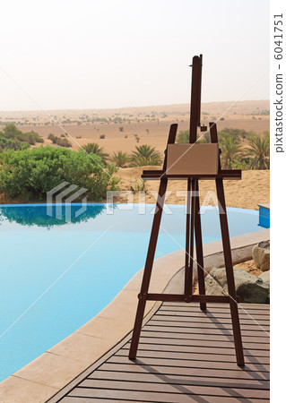 我們在沙漠中的一家酒店畫畫吧 6041751