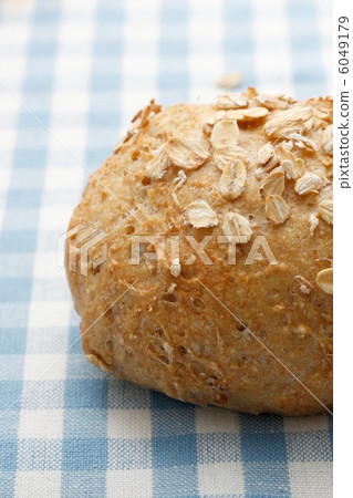Whole meal bread roll 6049179