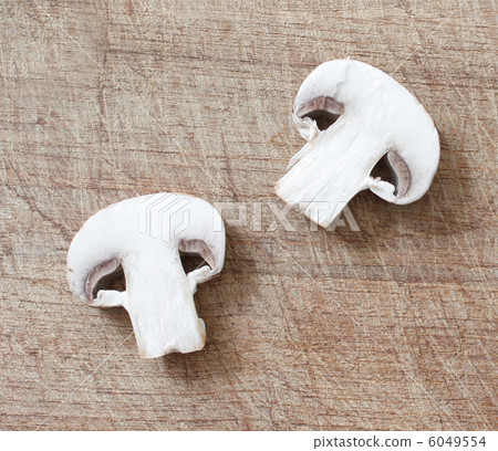 Brown mushrooms Brown mushrooms 6049554