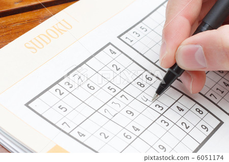 Solving sudoku 6051174