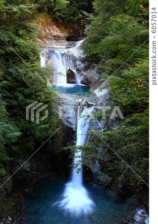 Nanatsugama Godan Waterfall in Nishizawa Valley 6057014