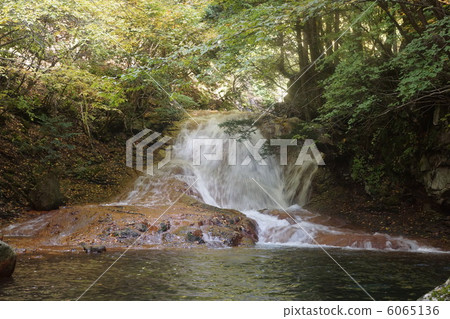 在Otaki下的瀑布 6065136