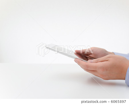 Male hand with tablet 6065897
