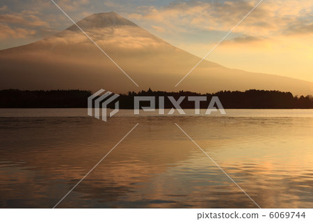 Mt. Fuji smoking in the morning sun from Lake Tanuki Mt. Fuji smoking in the morning sun from Lake Tanuki 6069744