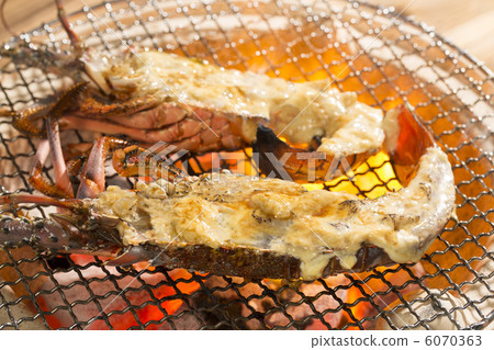 Piece of lobster with mayonnaise of Ise prawns Piece of lobster with mayonnaise of Ise prawns 6070363