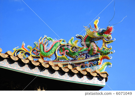 Yokohama Chinatown Kokin Temple's roof dragon 6071049