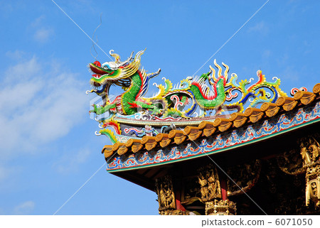 Yokohama Chinatown Kokin Temple's roof dragon Yokohama Chinatown Kokin Temple's roof dragon 6071050