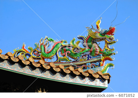 Yokohama Chinatown Kokin Temple's roof dragon 6071052