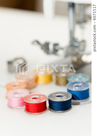 釘在縫紉機上 釘在縫紉機上 6071517