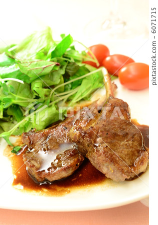 Loin steak with bone of lamb meat Loin steak with bone of lamb meat 6071715
