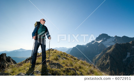 man hiking man hiking 6072951