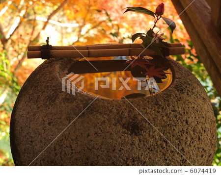 一個水壺 6074419