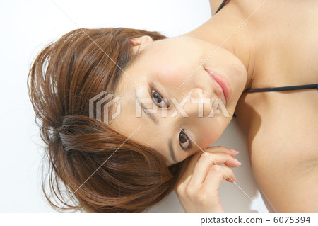 游泳衣的一個少婦 游泳衣的一個少婦 6075394