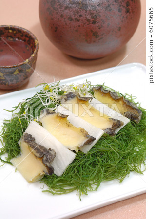 Steaming delicious steamed abalone 6075665