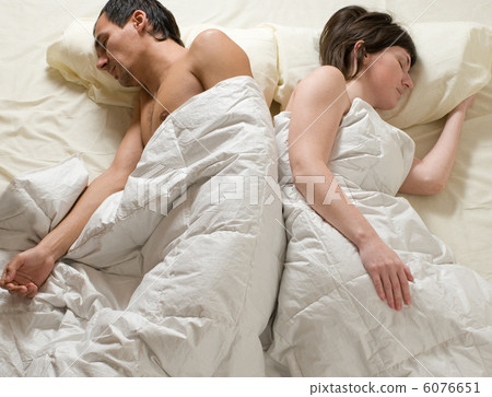 couple sleeping couple sleeping 6076651