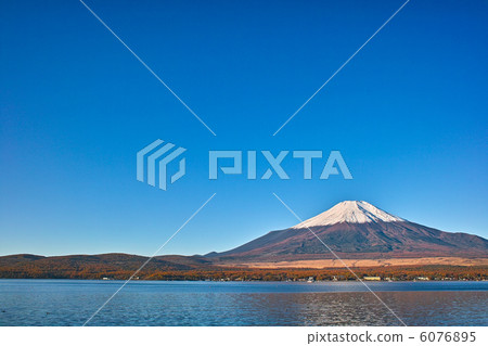 Fuji of Lake Yamanaka Fuji of Lake Yamanaka 6076895