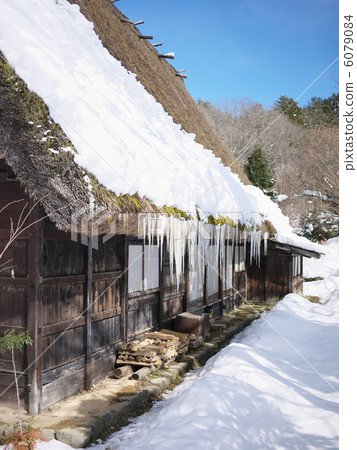 Winter in old houses 6079084