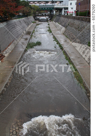 Urban River Urban River 6079260